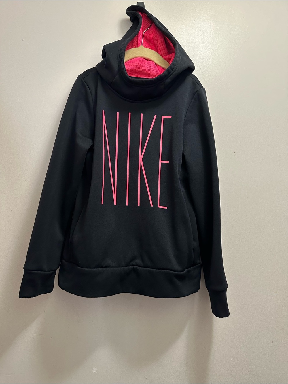 Nike Hoodle Girls S Black Pink Dri-FIT Pullover
AJ6797-010 Logo Sweatshirt